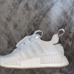 White Adidas nmd_r1